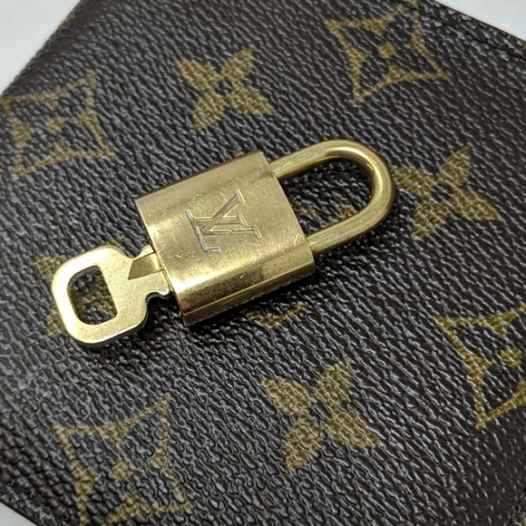 ⭐#304 Louis Vuitton padlock and key vintage - Picture 1 of 4
